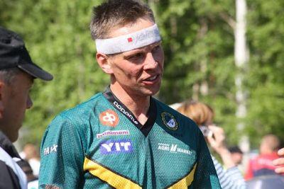 Mikko Hölsö ja Mikko Viitamäki kisakoneeseen